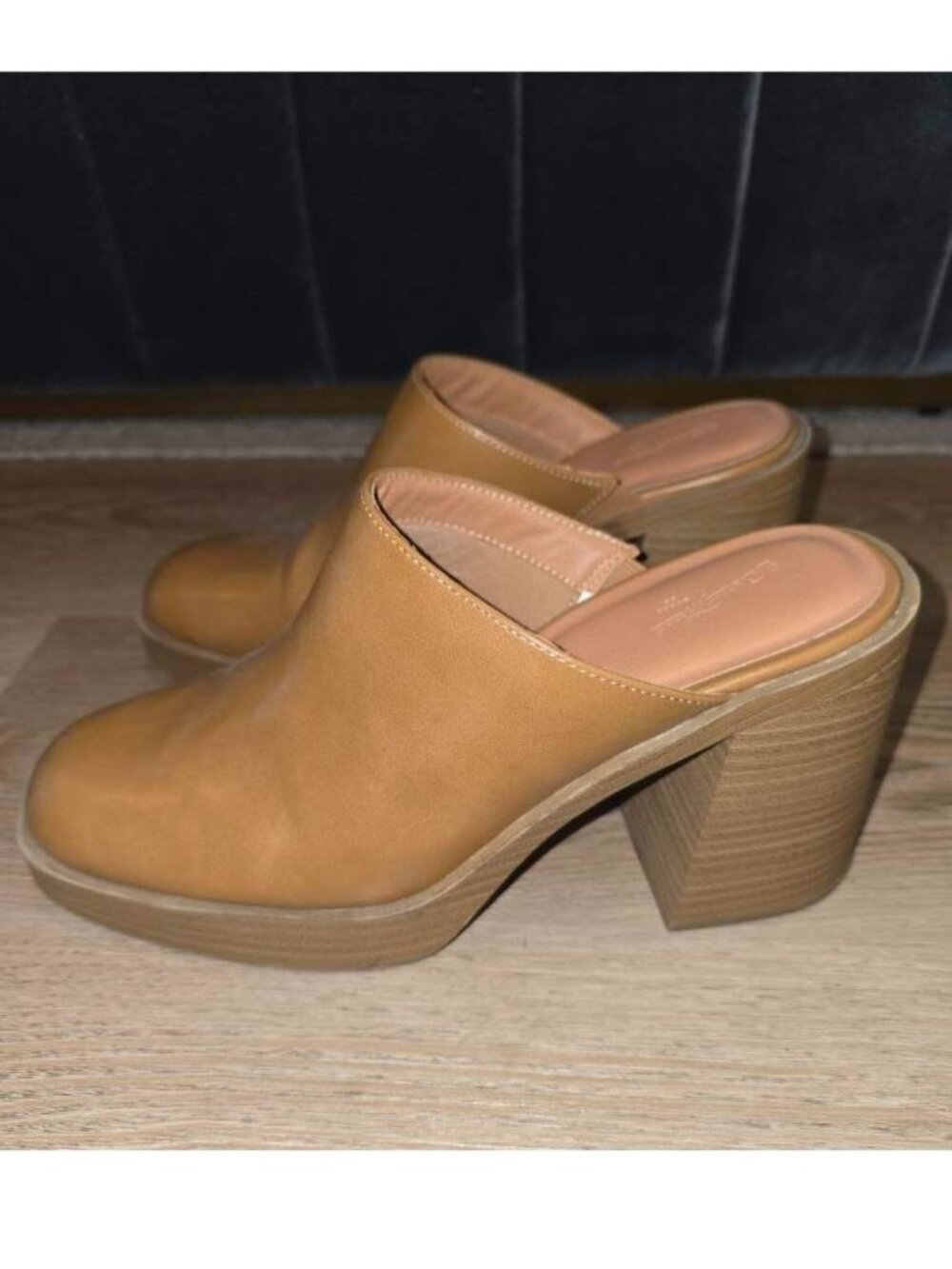 Universal Thread Platform Mule Heels - Picture 3 of 7